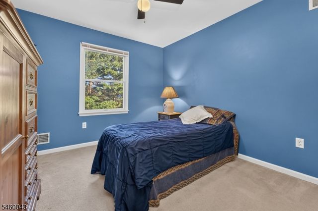 3 Cobblewood Ct, Lopatcong Twp., NJ 08865