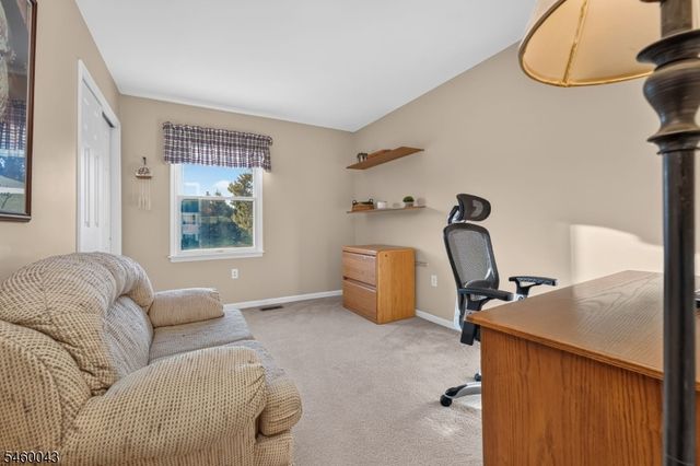 3 Cobblewood Ct, Lopatcong Twp., NJ 08865