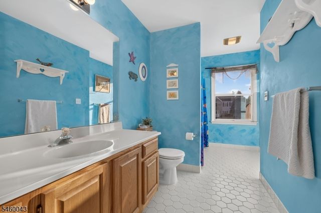 3 Cobblewood Ct, Lopatcong Twp., NJ 08865
