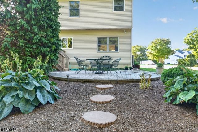 3 Cobblewood Ct, Lopatcong Twp., NJ 08865