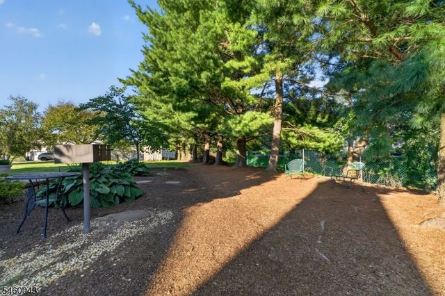 3 Cobblewood Ct, Lopatcong Twp., NJ 08865
