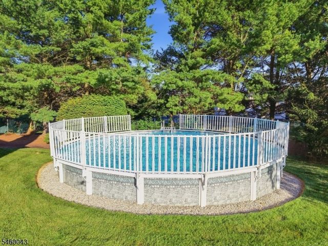 3 Cobblewood Ct, Lopatcong Twp., NJ 08865