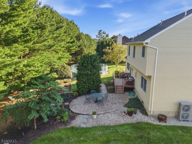 3 Cobblewood Ct, Lopatcong Twp., NJ 08865