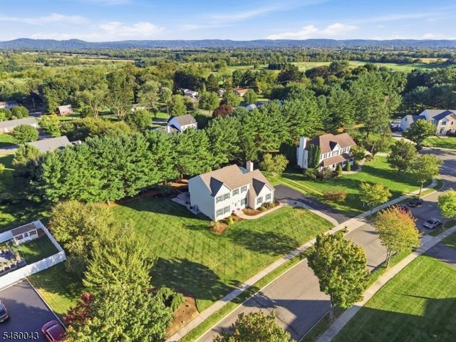 3 Cobblewood Ct, Lopatcong Twp., NJ 08865