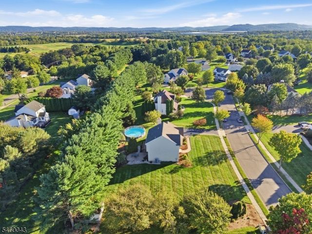3 Cobblewood Ct, Lopatcong Twp., NJ 08865