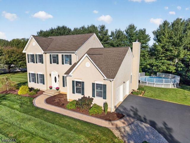 3 Cobblewood Ct, Lopatcong Twp., NJ 08865