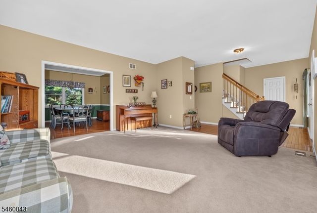 3 Cobblewood Ct, Lopatcong Twp., NJ 08865