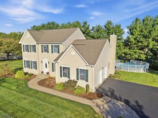 3 Cobblewood Ct, Lopatcong Twp., NJ 08865