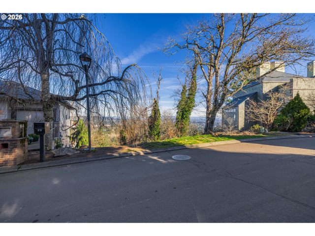 45 NANSEN SMT 4, Lake Oswego, OR 97035