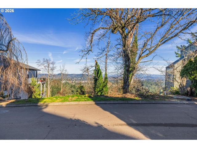 45 NANSEN SMT 4, Lake Oswego, OR 97035