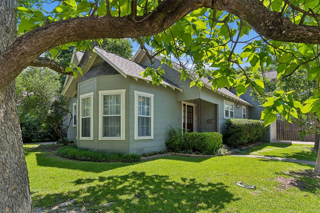 8902 Diceman Drive, Dallas, TX 75218