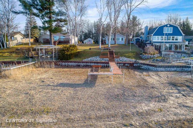777 Kaypat Street, Hope, MI 48628