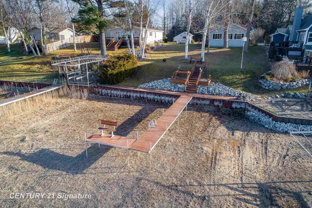 777 Kaypat Street, Hope, MI 48628