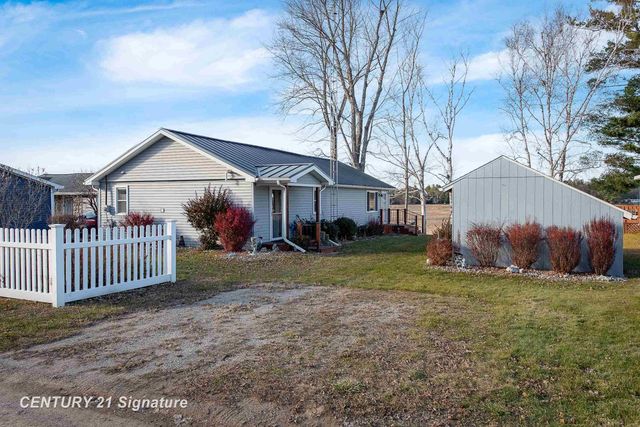 777 Kaypat Street, Hope, MI 48628