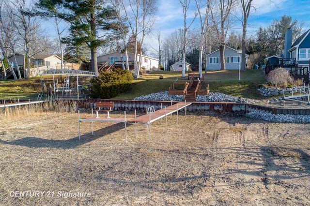 777 Kaypat Street, Hope, MI 48628