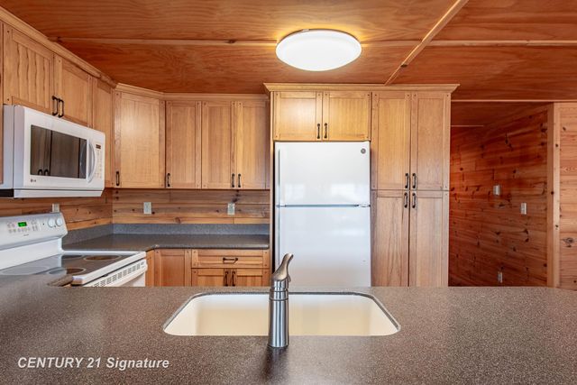 777 Kaypat Street, Hope, MI 48628
