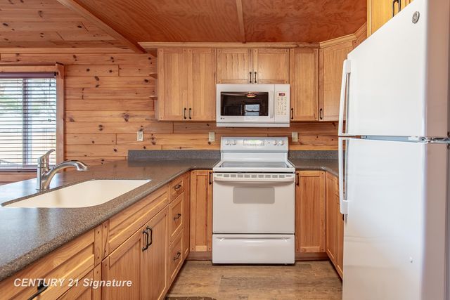777 Kaypat Street, Hope, MI 48628