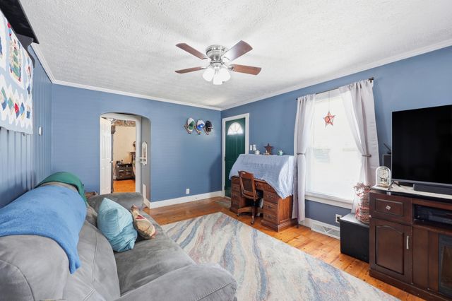 819 Bellows Mill Road, Harrodsburg, KY 40330