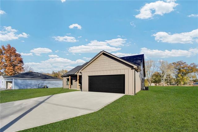 405 N Armstrong Street, Pleasant Hill, MO 64080