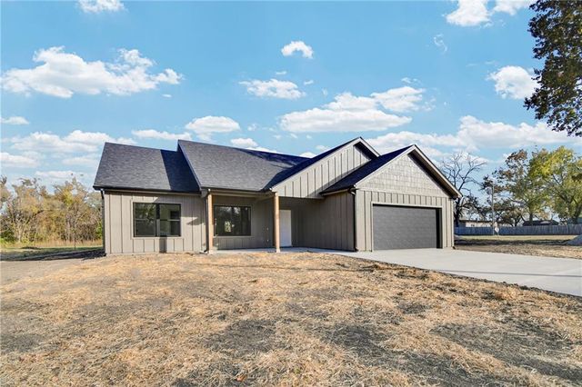 405 N Armstrong Street, Pleasant Hill, MO 64080