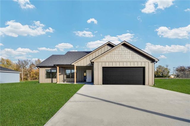 405 N Armstrong Street, Pleasant Hill, MO 64080