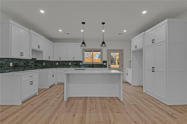 405 N Armstrong Street, Pleasant Hill, MO 64080