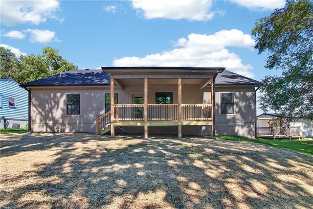 405 N Armstrong Street, Pleasant Hill, MO 64080