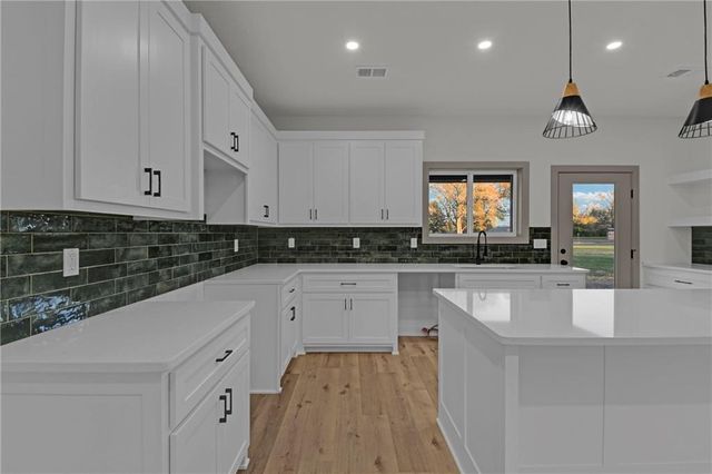 405 N Armstrong Street, Pleasant Hill, MO 64080