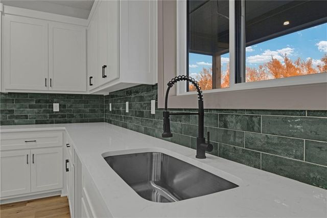 405 N Armstrong Street, Pleasant Hill, MO 64080