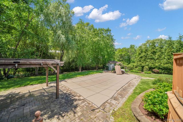 8 Pinehurst Drive, Purchase, NY 10577