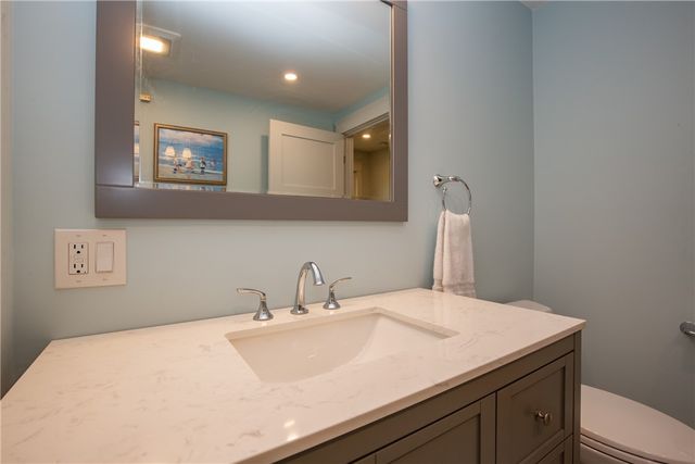 5 Gillies Court, Newport, RI 02840