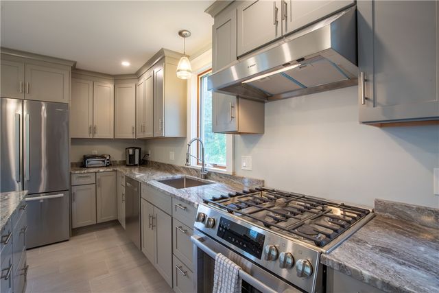 5 Gillies Court, Newport, RI 02840