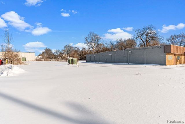1019 E BRISTOL Road, Burton, MI 48529