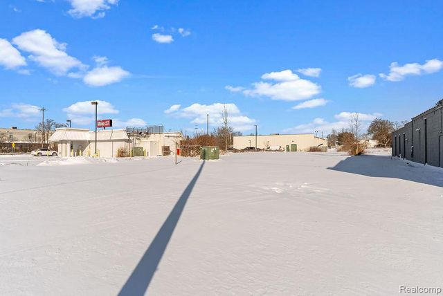 1019 E BRISTOL Road, Burton, MI 48529