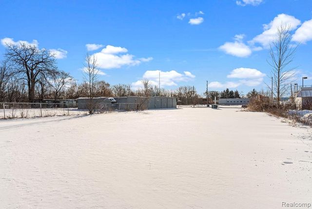 1019 E BRISTOL Road, Burton, MI 48529