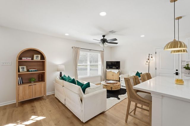 712 E Kuehn Street, Bellville, TX 77418