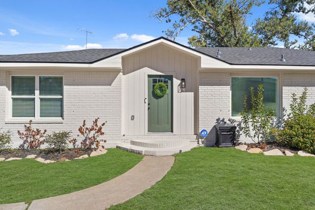 712 E Kuehn Street, Bellville, TX 77418