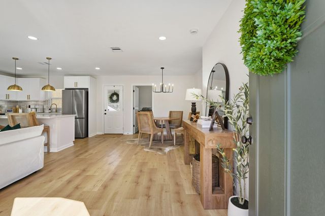 712 E Kuehn Street, Bellville, TX 77418