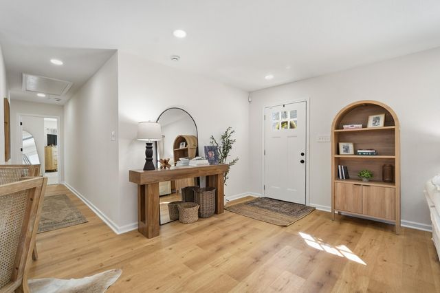 712 E Kuehn Street, Bellville, TX 77418