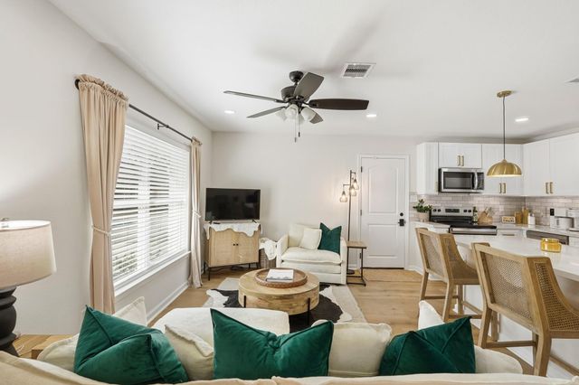 712 E Kuehn Street, Bellville, TX 77418