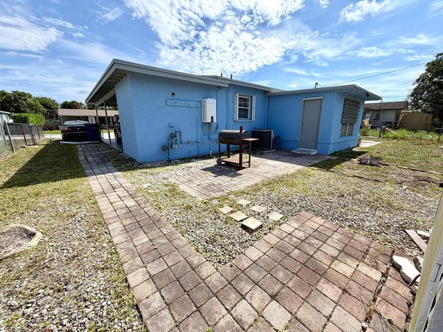 1117 W 23rd Street, Riviera Beach, FL 33404