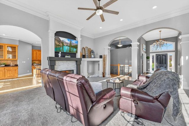 W132N6509 West View COURT, Menomonee Falls, WI 53051