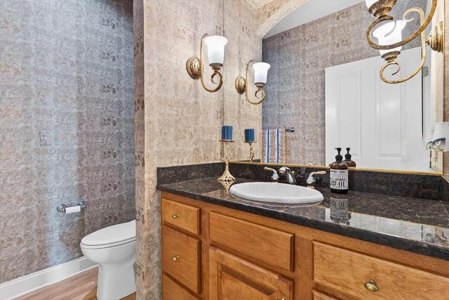 W132N6509 West View COURT, Menomonee Falls, WI 53051
