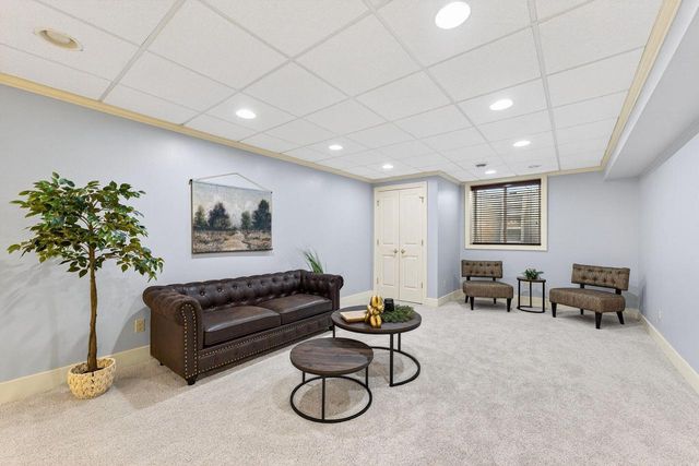 W132N6509 West View COURT, Menomonee Falls, WI 53051