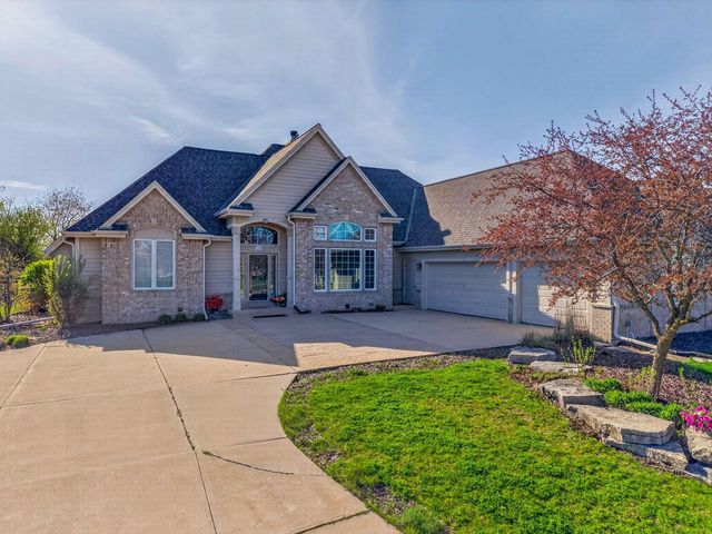 W132N6509 West View COURT, Menomonee Falls, WI 53051
