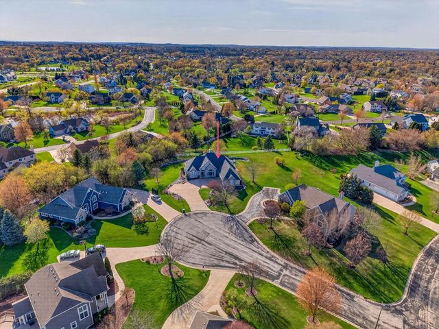 W132N6509 West View COURT, Menomonee Falls, WI 53051