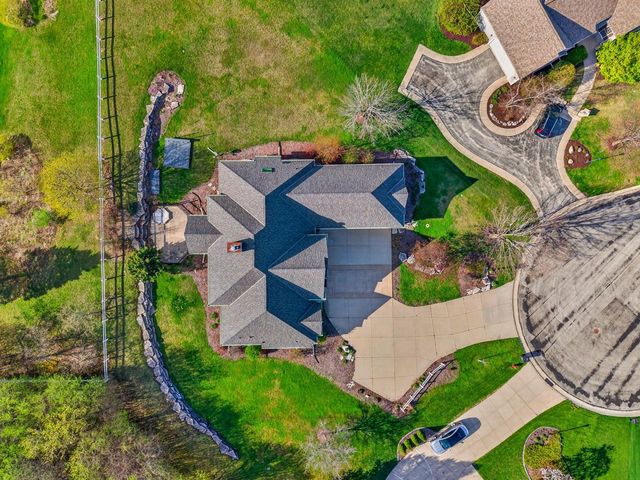 W132N6509 West View COURT, Menomonee Falls, WI 53051