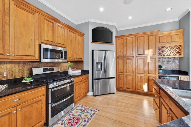 W132N6509 West View COURT, Menomonee Falls, WI 53051