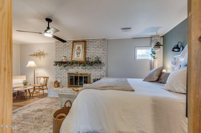 2104 Miller Lane, Johnson City, TN 37604