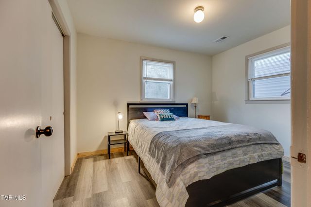 2104 Miller Lane, Johnson City, TN 37604